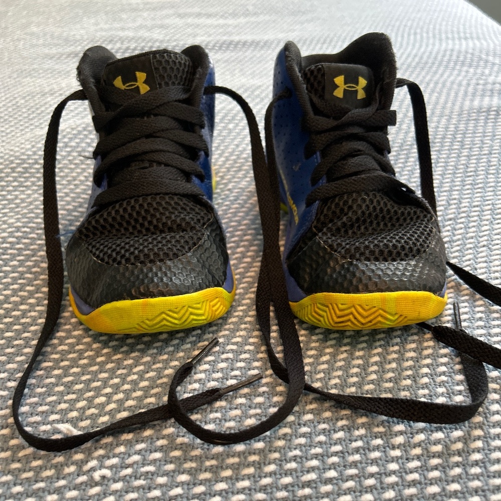 Kids Under Armour Basketball Shoes Size 1.5